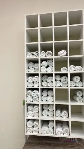 Porta toalha de salão de blz em MDF com as toalhas mais De 50 toalhas 700,00