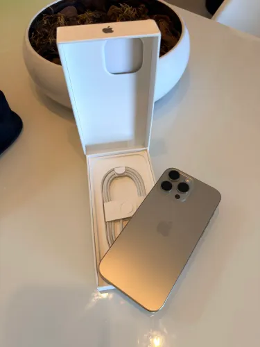 Iphone 16 pro max - estado de novo