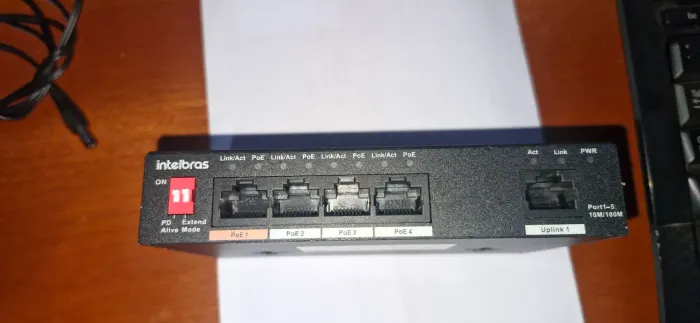 Switch 5p fast com 4 portas Poe intelbras sf500Hi poe Skd