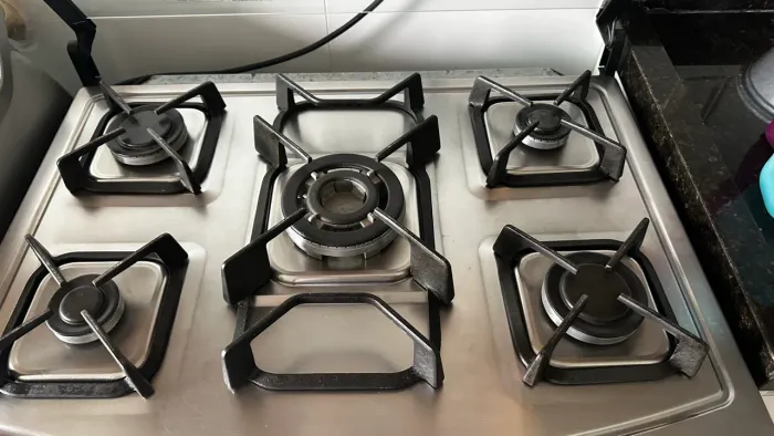 Fogão Brastemp com forno elétrico e a gás