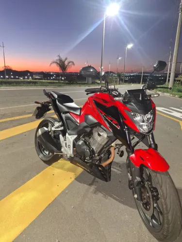 Vendo Honda CB300F Twister