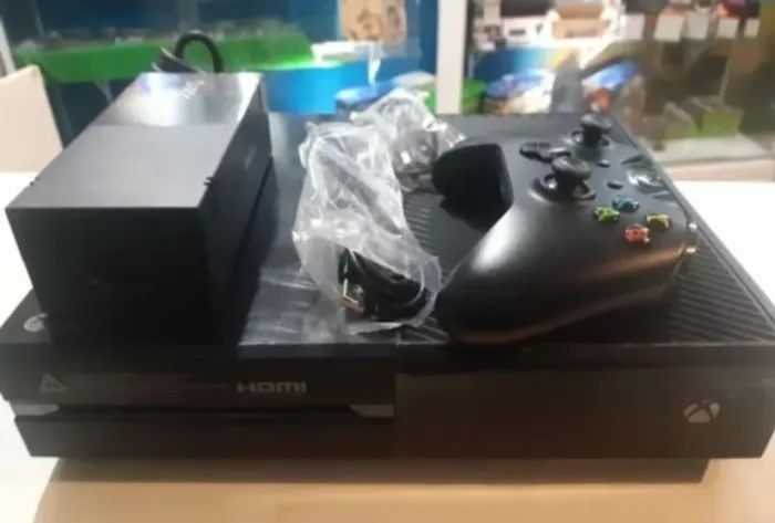Xbox one com 1 controle