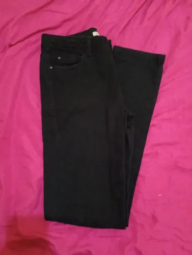 Calça Juvenil preta tamanho 16/ P