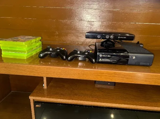 XBOX 360 COM KINECT