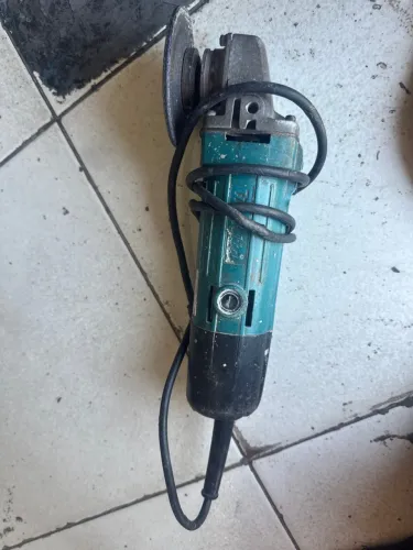 Lixadeira makita