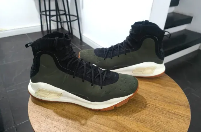 Under Armour Curry 4 Retro - Tamanho US 11 - 43 BR