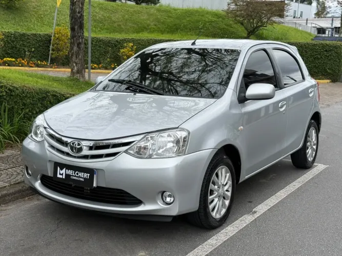 Toyota Etios XLS 1.5 Flex 16V 5P Mec. 2013