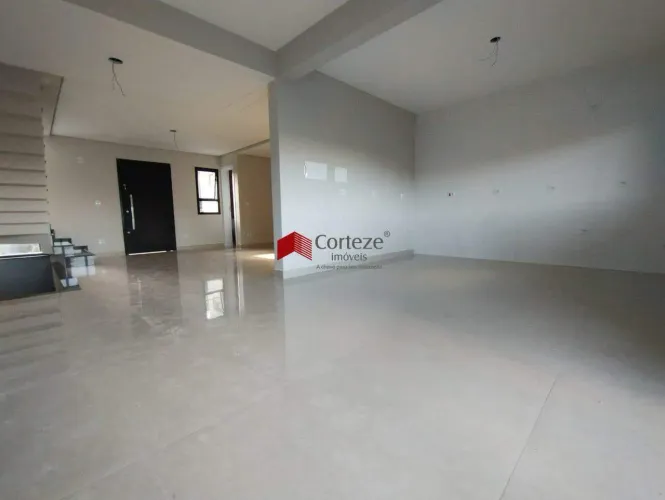 Sobrado com 180m² 3 quartos, à venda, no bairro Boneca do Iguaçu em São José dos Pinhais