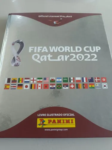 ÁLBUM DA COPA CAPA DURA PRATA ( SO TEM 1 FIGURINHA DA COCA COLA FALTANDO) +2 legends