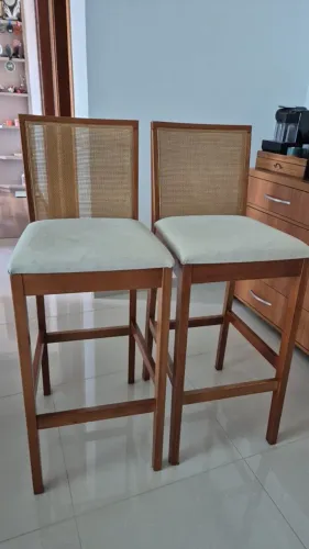 Duas Banqueta Alta de Madeira e estofado em Linho