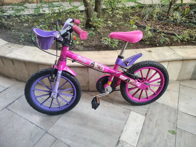 Bicicleta infantil Barbie 3 a 7 anos