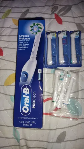 Escova elétrica oral B