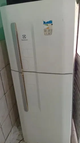 Vendo geladeira dúplex 800,00