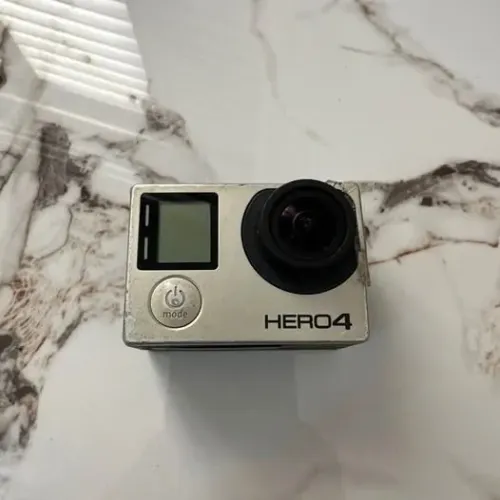 câmera gopro hero 4 com capa protetora