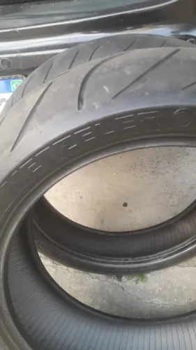 Vendo pneu traseiro e dianteiro de RR 1000 2024, 4mil km rodados