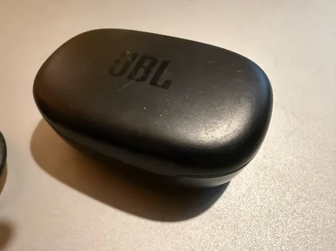 Fones JBL Endurance Peak II pretos com estojo ? para reparo ou peças