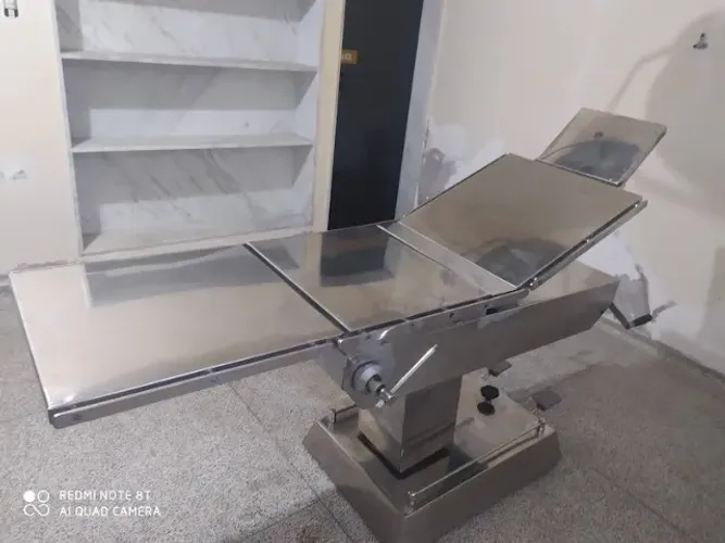 Mesa Cirúrgica hospitalar mecânica, hidráulica, usada, inox.