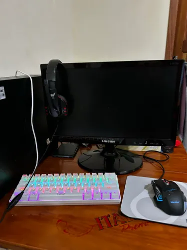 Kit Completo PC + Monitor+ Mouse + teclado mecanico + mousepad