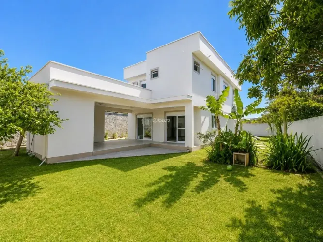 Casa Térrea à venda com 5 quartos sendo 4 suítes - Sul da Ilha - Florianópolis
