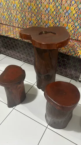 Vendo mesa + 4 bancos massaranduba