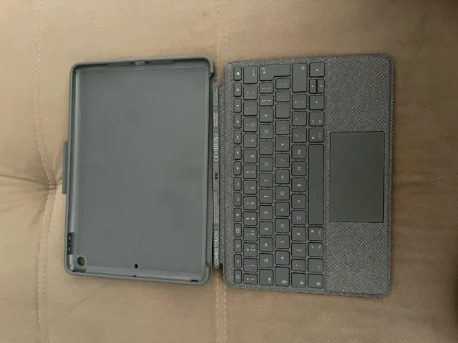 Capa Teclado Logitech Combo Touch (IPad 7th a 9th)