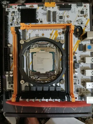 Placa mãe xeon Qiyida k9s + placa de video gtx 550ti 1g + xeon 2666 v3 + cooler