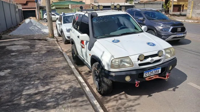 Suzuki Grand Vitara 2.0 16V 4x2/4x4 5P Mec. 2000