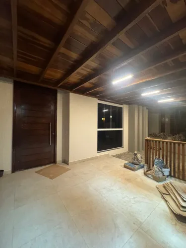 Belíssima casa em condomínio fechado pra locação 
