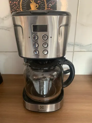 Cafeteira Electrolux praticamente nova.
