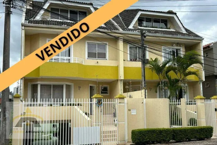 Sobrado com 4 dormitórios à venda, 229 m² por R$ 985.000,00 - Campina do Siqueira - Curiti