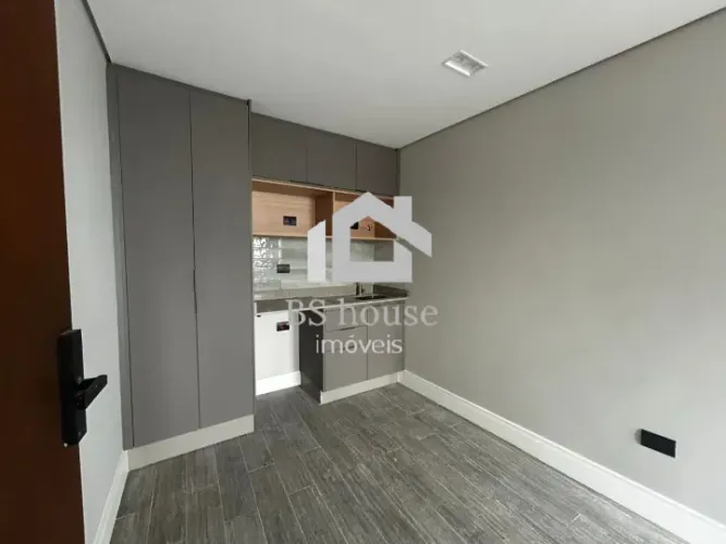Sala Comercial com 28,04 m², copa, 1 banheiro, 1 vaga - Vila Gilda