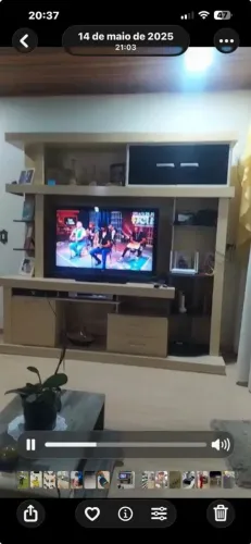 Estante home em bom estado
