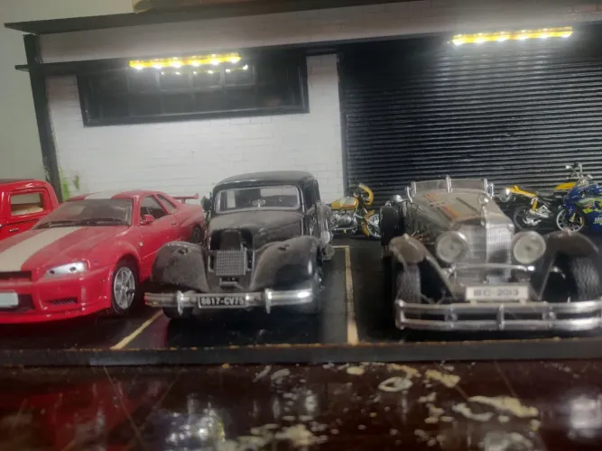 Lote de sucatinhas miniaturas carros e motos 1/24