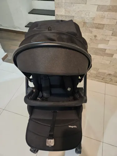 Vendo carrinho de bebê + Moisés da Safety 1.