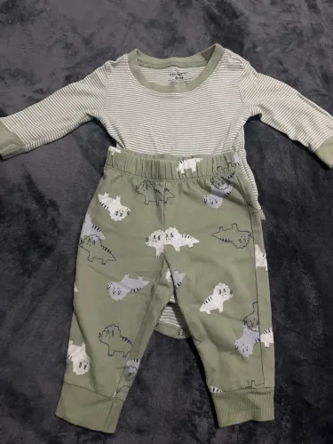 Conjunto Carter?s Dinossauro Verde 6m