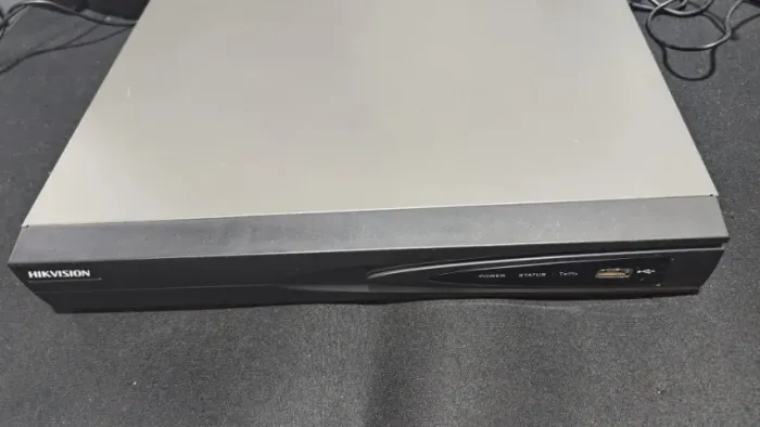 NVR HIKVISION - SEMI NOVO COM HD 2TB