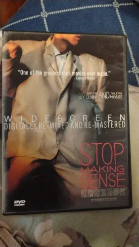 DVD do filme concerto "Stop Making Sense" da banda Talking Heads