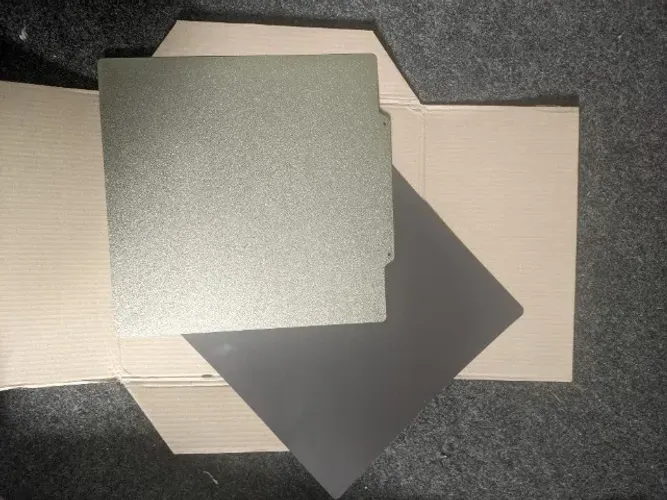 Mesa magnetica 235 x 235 + Placa de aço com revestimento PEI