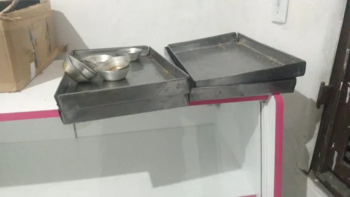 Vendo bandejas de inox e peneira de frita salgados formas de impadas