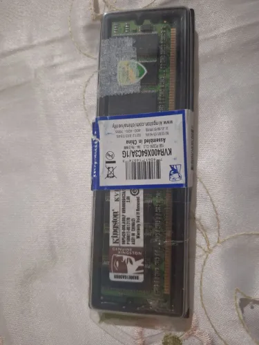 Colecionador - Memória RAM Kingston ValueRAM de 1GB DDR1 (400MHz)