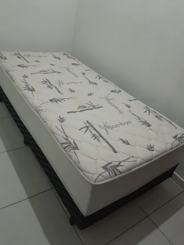 Vendo cama de solteiro colchão acoplado