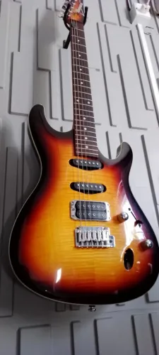 Guitarra Ibanez SA260FM-Recém Regulada por Luthier-Ótimo estado