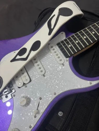 Guitarra + Amplificador + Acessórios