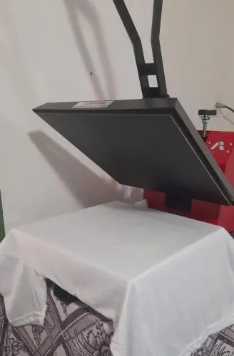 Prensas de sublimação, canecas e camisas