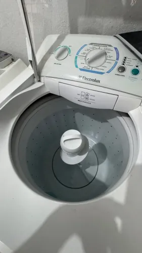 máquina de lavar Electrolux modelo LTE12 com capacidade para 12kg.