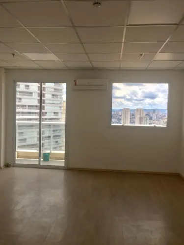 Conjunto comercial, com 31m², na Saúde, com 1 sala, 1 banheiro e 1 vaga de garagem. Conjun