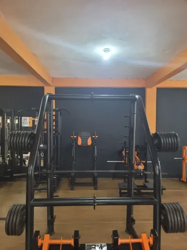 Aparelho de musculação gaiola de agachamento guiada smith