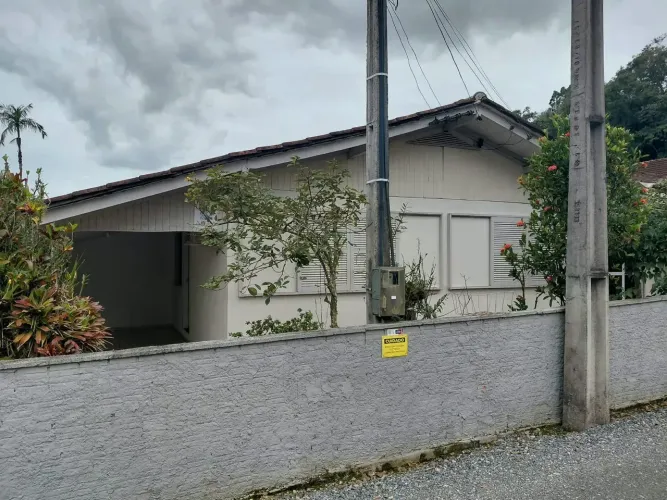 Alugo casa no Gloria 1 suite mais dois quartos !!!!
