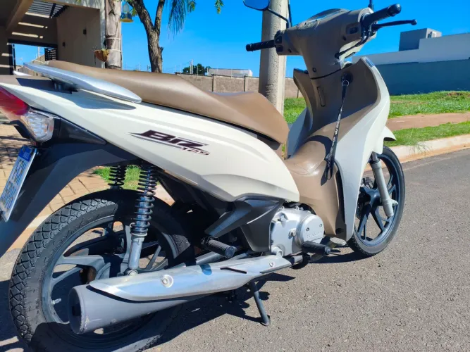 Honda Biz 125 - Branca Caramelo Procedência 
