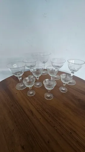 Conjunto taças antigas com Lapidação floral